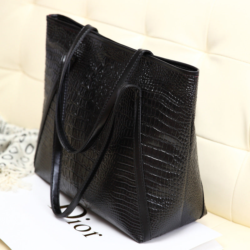 Elegant Crocodile Pattern Shoulder Bag