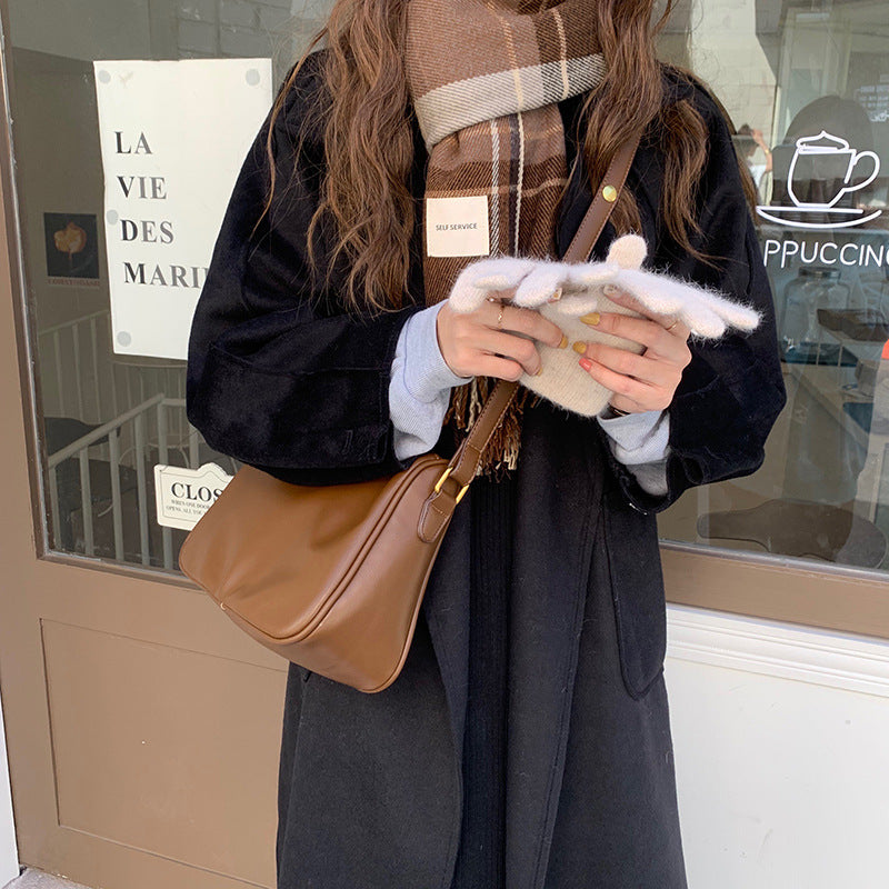 Soft Underarm Shoulder Bag – Trendy & Versatile