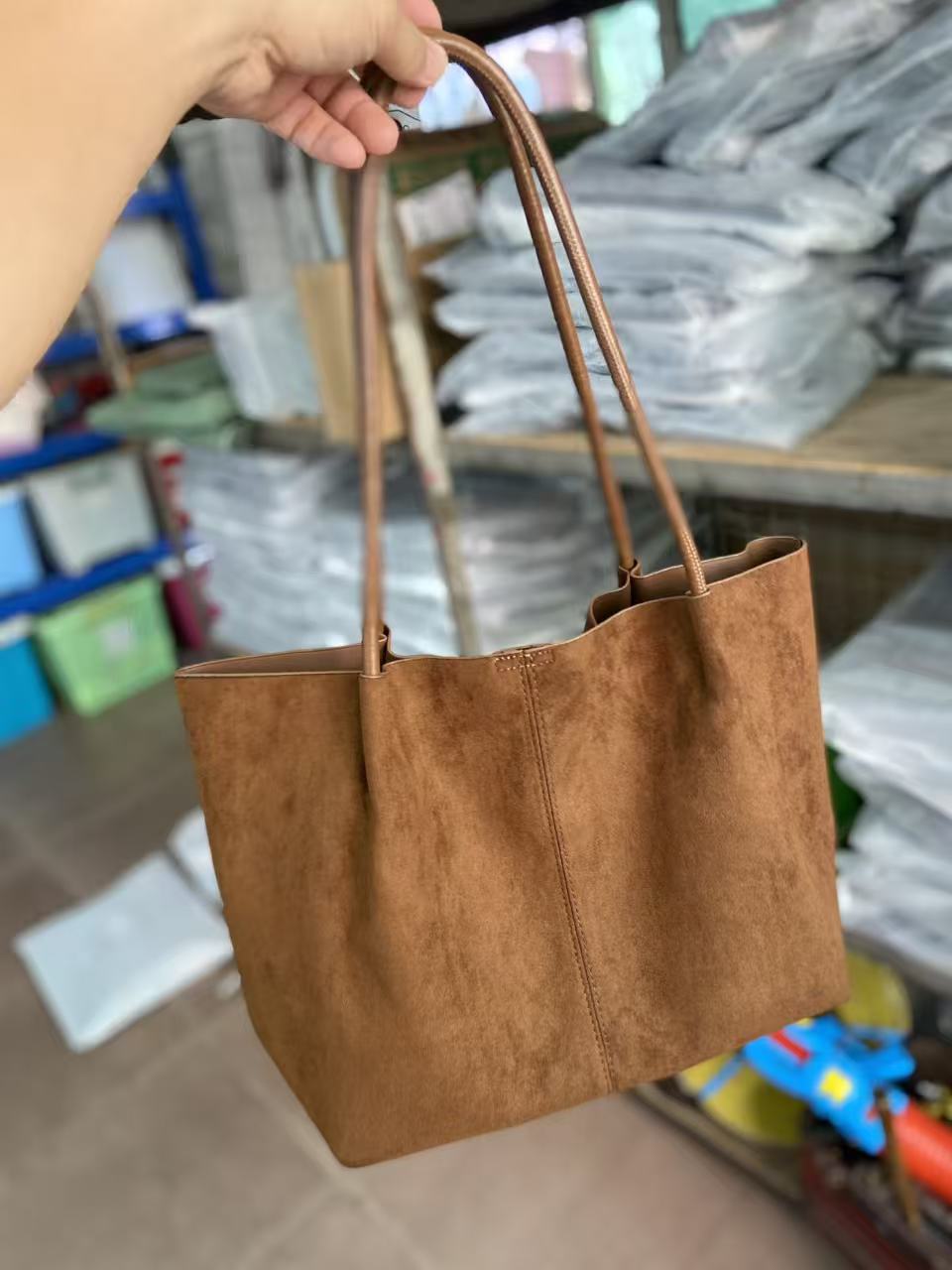 Autumn and winter retro tote bag women's 2025 new shoulder bag, high-end sense, large-capacity work commute armpit bag