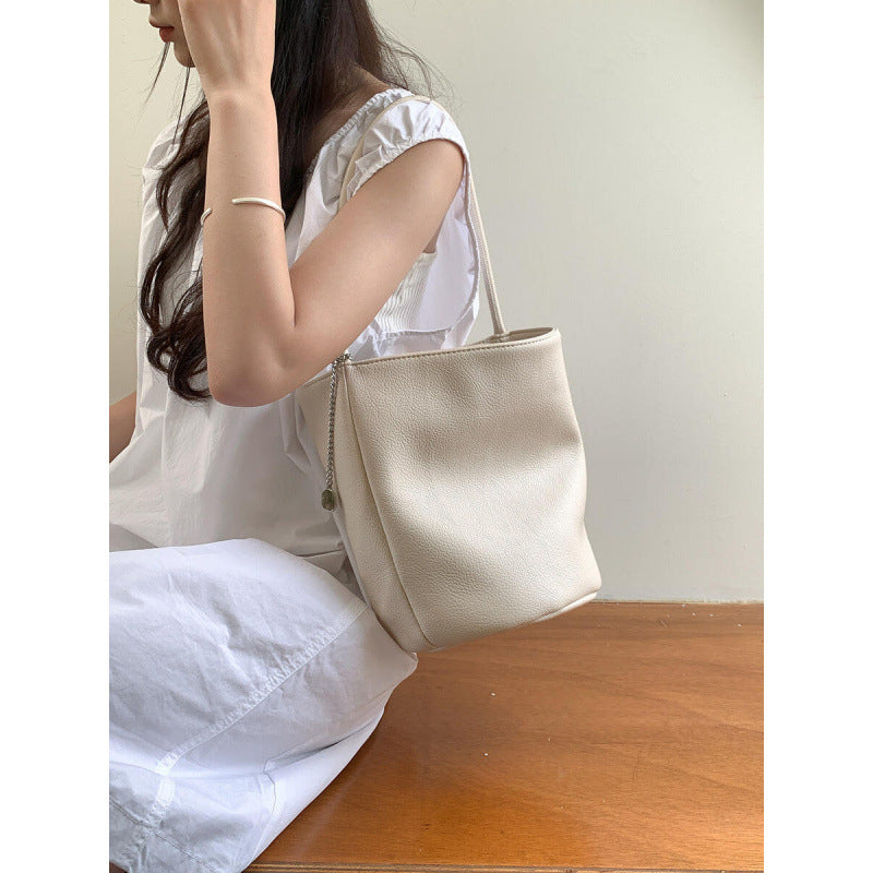 Bag 2025 new Korean niche design high-end portable bucket bag fashionable autumn and winter with shoulder armpit bag