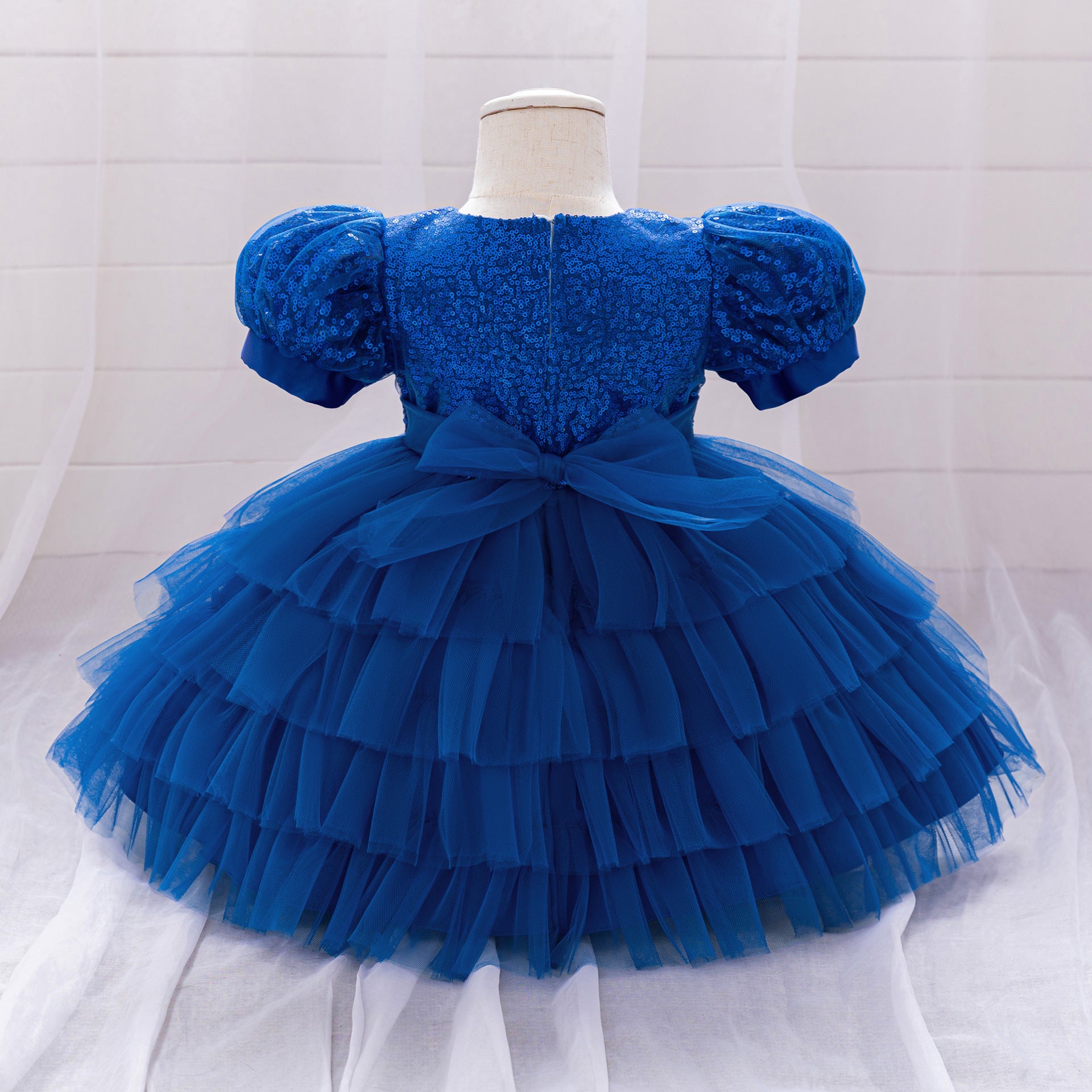 Foreign trade new children's dress dress, girls' wedding dress, flower girl princess dress, sequined medium and small children's dress will be sent on behalf of others.