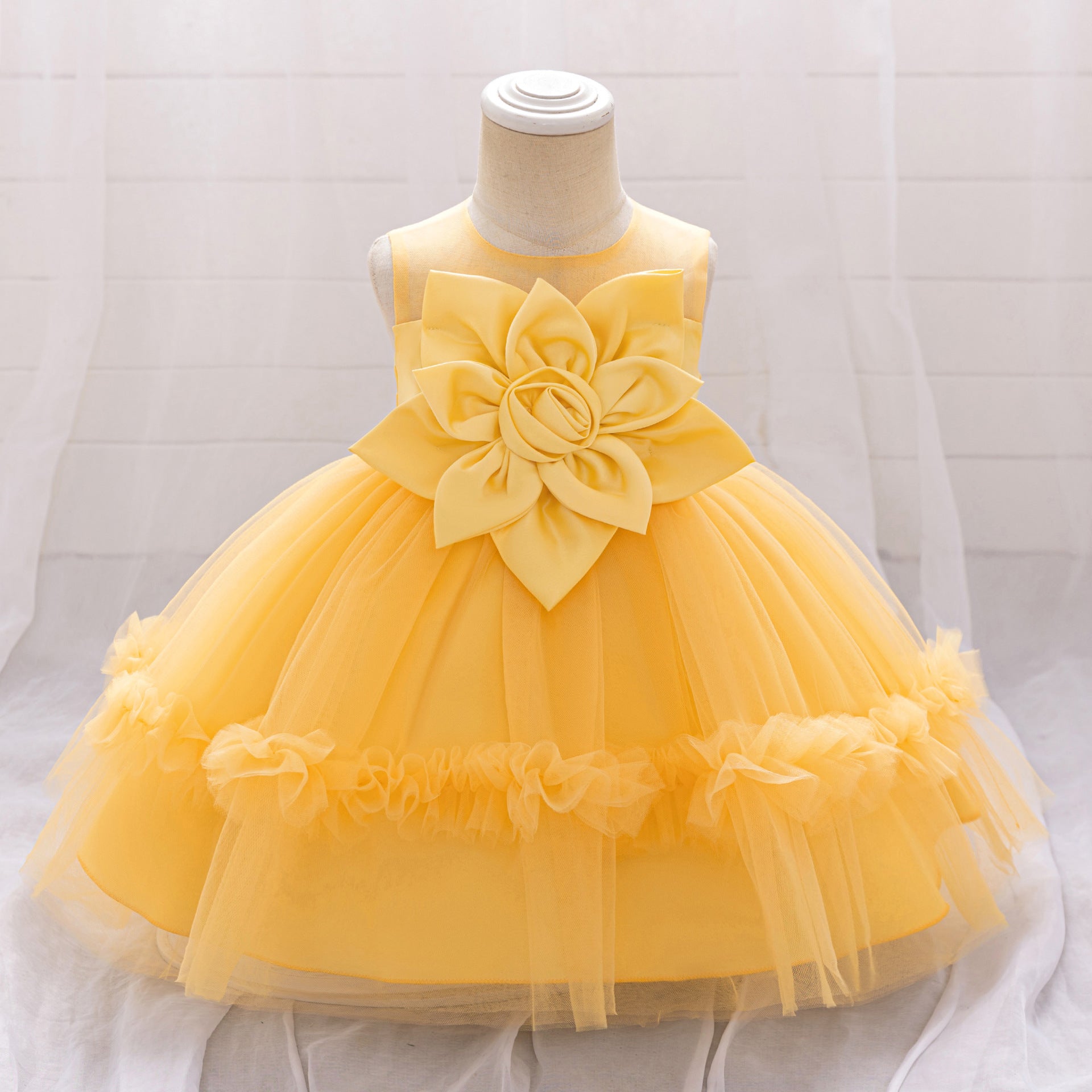European and American new girls' baby washing dress infant three-dimensional flower mesh skirt one-year-old baby hundred-day washing dress