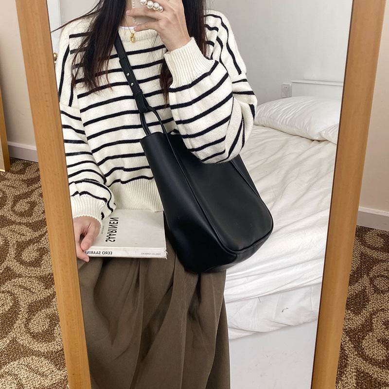 Retro Large-Capacity Shoulder Tote – Chic & Versatile