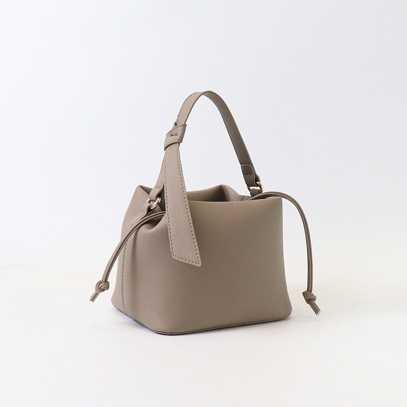 Spring and summer new women's fashion handbag versatile messenger bucket bag simple large-capacity commuter shoulder handbag