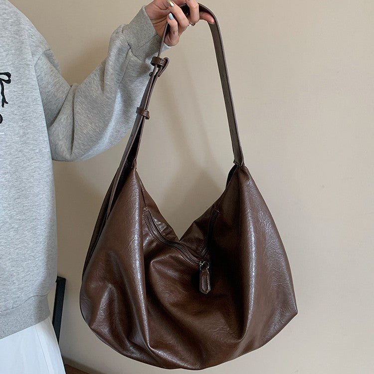 Soft leather large capacity black dumpling bag women 2025 new retro commuter casual one shoulder messenger tote bag