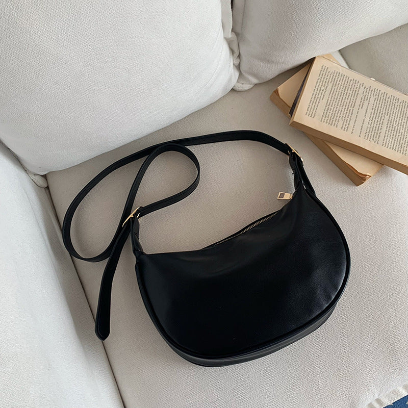 Casual Black Dumpling Bag – Trendy & Versatile