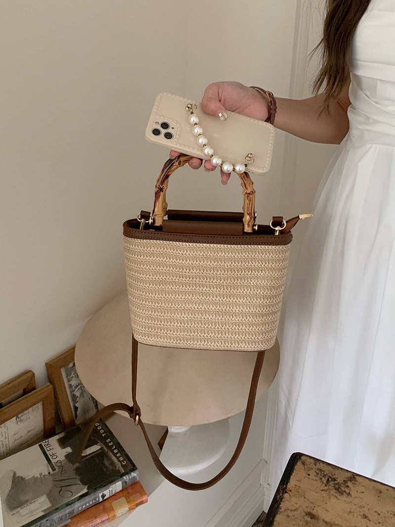 Hand-Woven Straw Bucket Bag – Chic & Lightweight