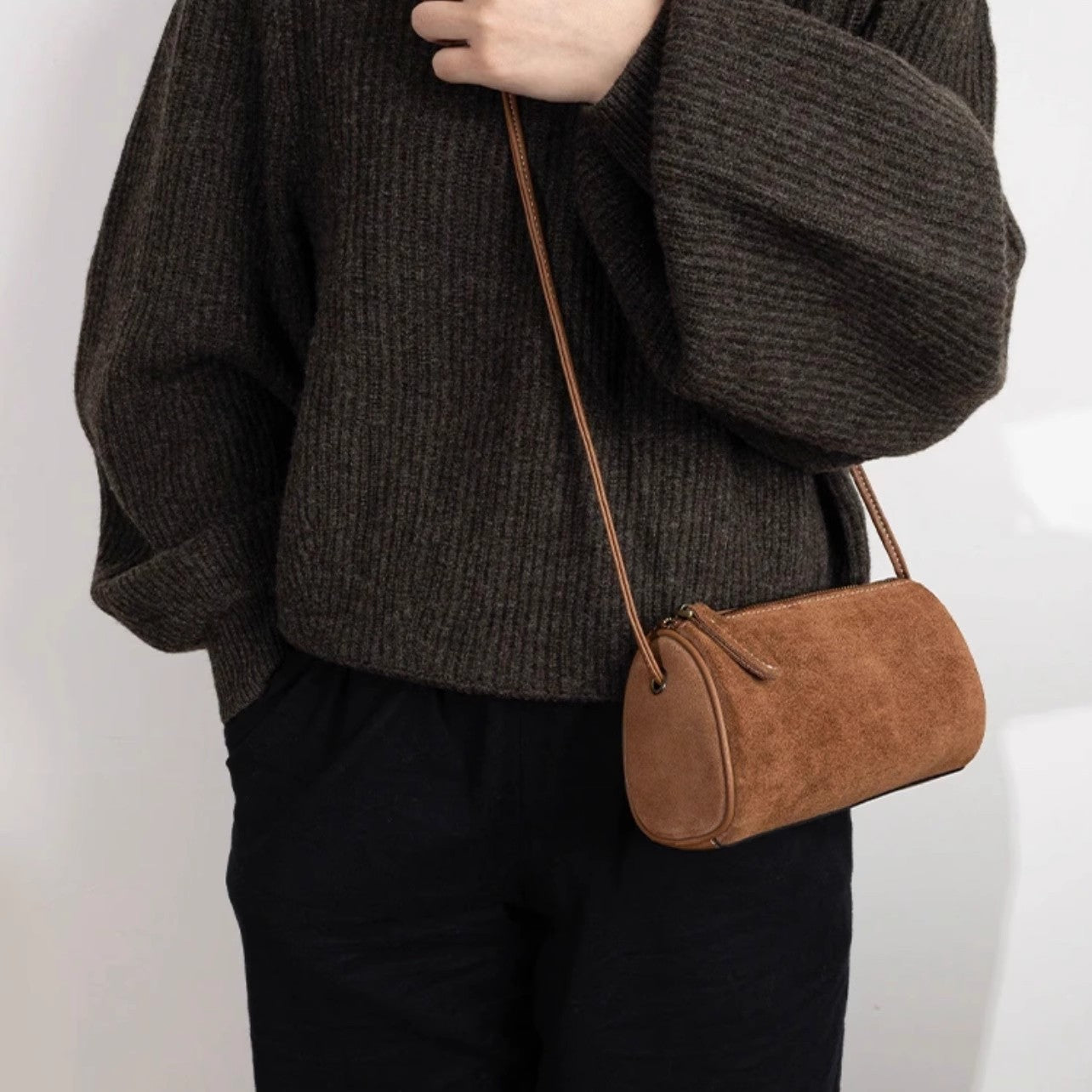 2025 autumn and winter new retro suede cylinder bag matte bag single shoulder oblique span women's bag small round bag mobile phone bag