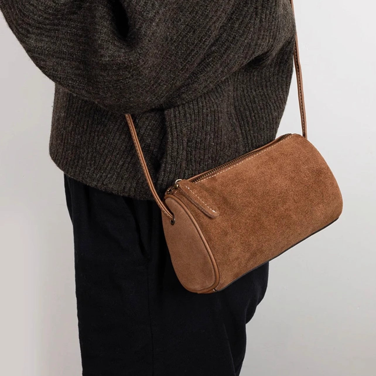 2025 autumn and winter new retro suede cylinder bag matte bag single shoulder oblique span women's bag small round bag mobile phone bag