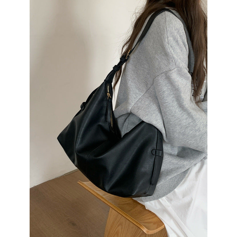 Large capacity versatile Spice Girl locomotive bag personalized leisure shoulder armpit bag commuter shoulder messenger bag tote bag