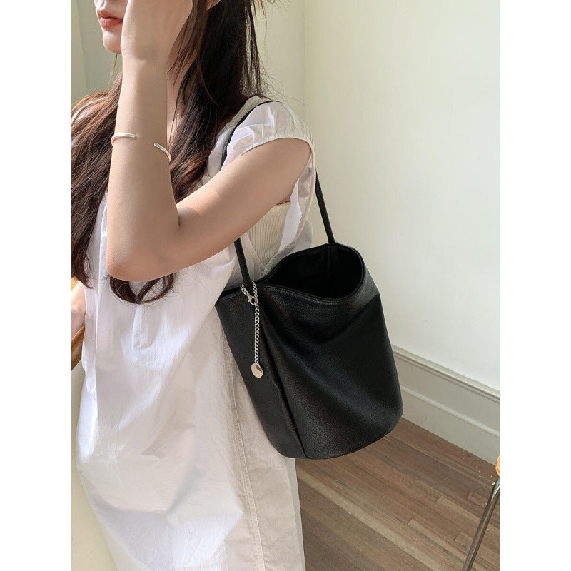 Bag 2025 new Korean niche design high-end portable bucket bag fashionable autumn and winter with shoulder armpit bag