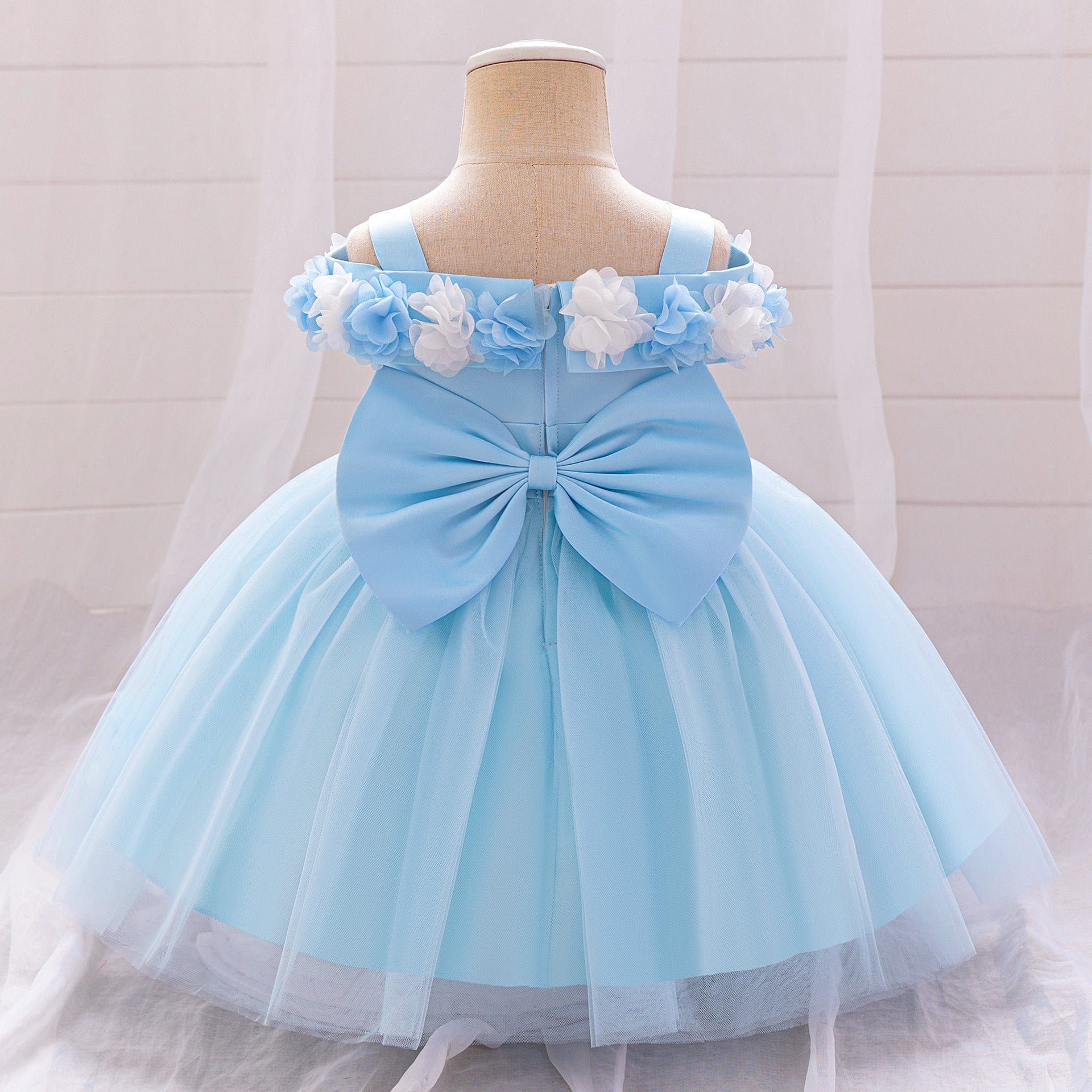 New one-year-old baby princess dress infant three-dimensional flower one-word shoulder mesh dress baby girl performance dress