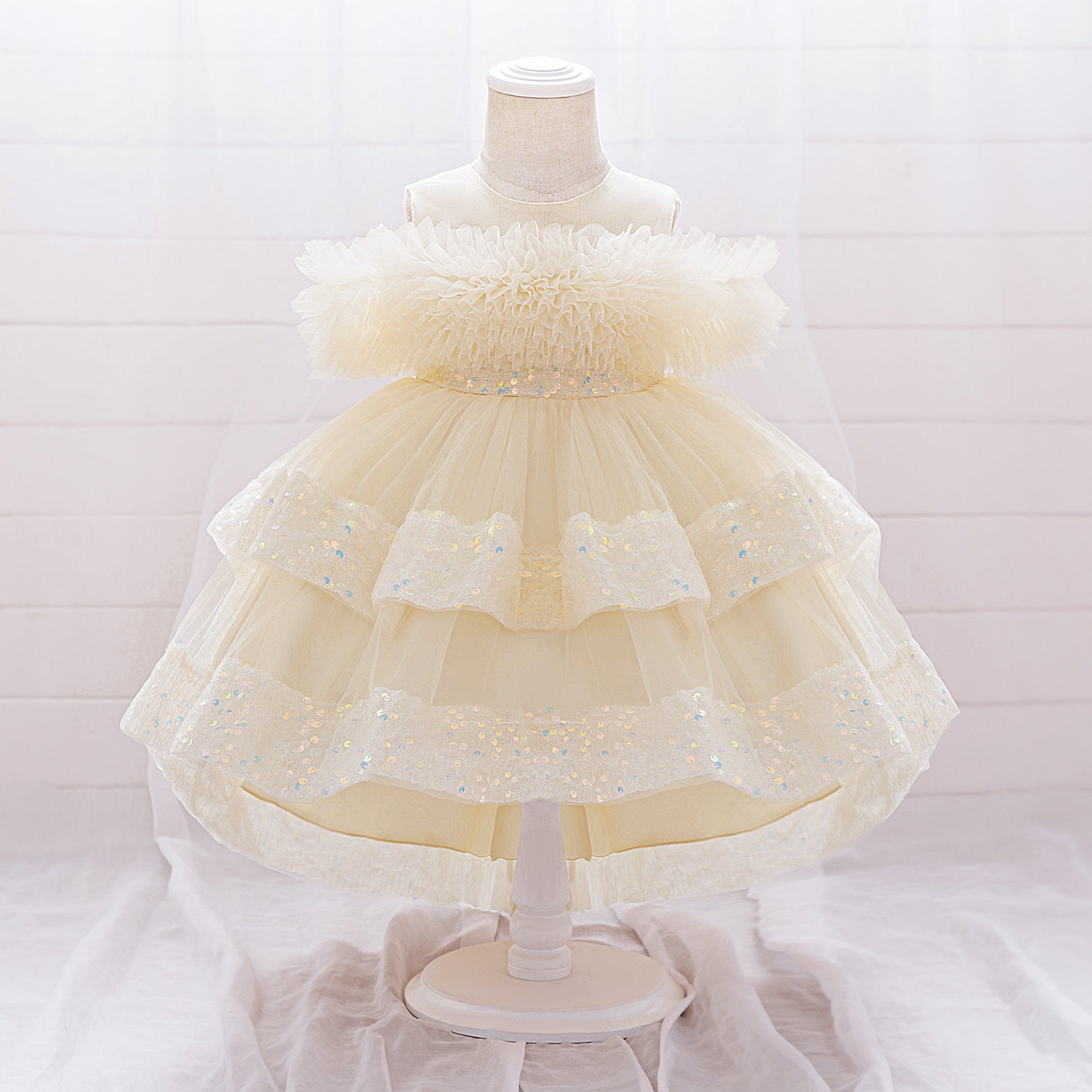 Amazon baby dress sequined fluffy bow princess dress baby year old banquet dovetail wash dress