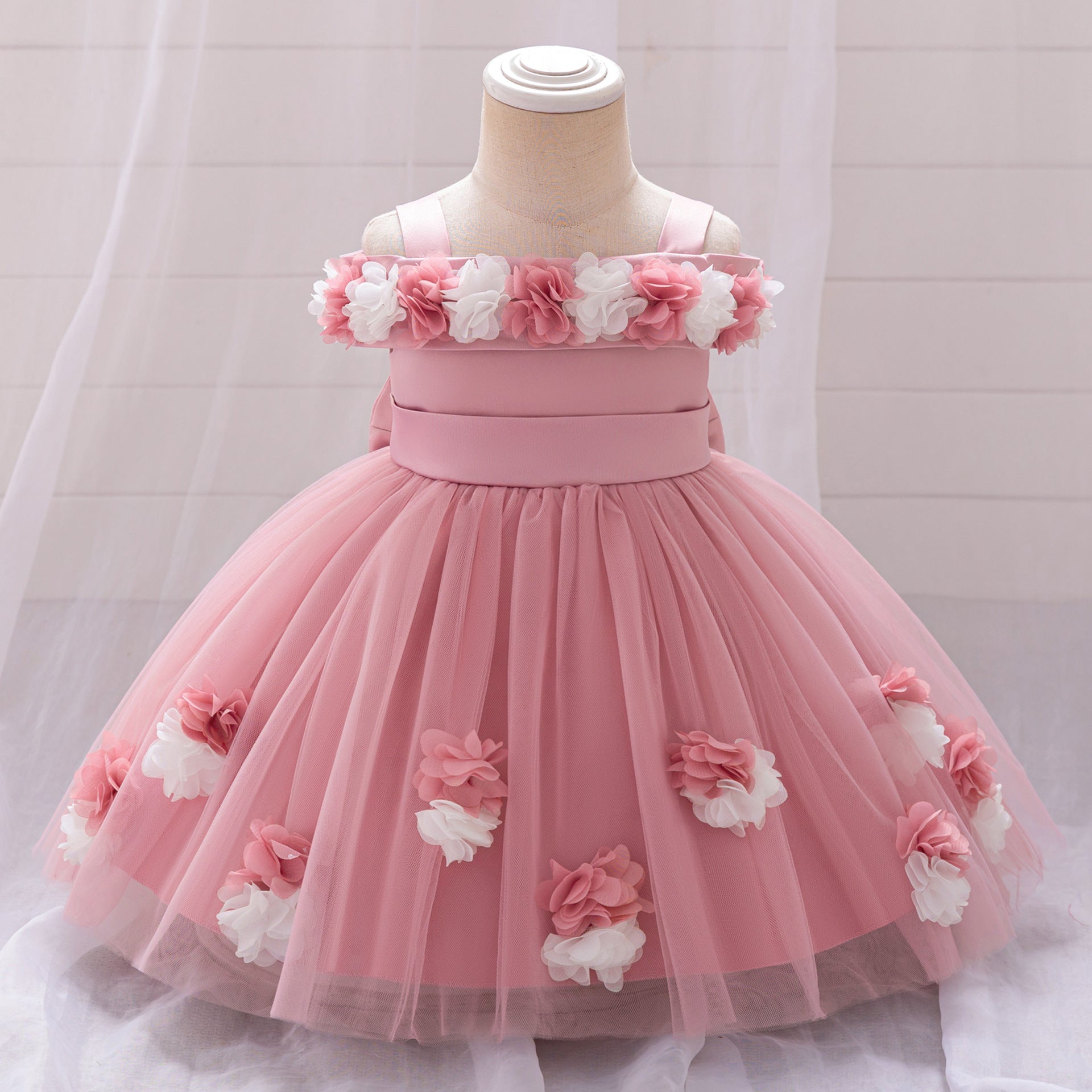 New one-year-old baby princess dress infant three-dimensional flower one-word shoulder mesh dress baby girl performance dress