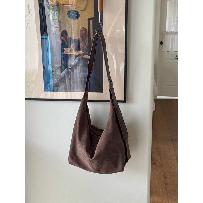 Korean version of suede shoulder bag women's 2025 new autumn and winter versatile messenger bag retro large-capacity commuter tote bag