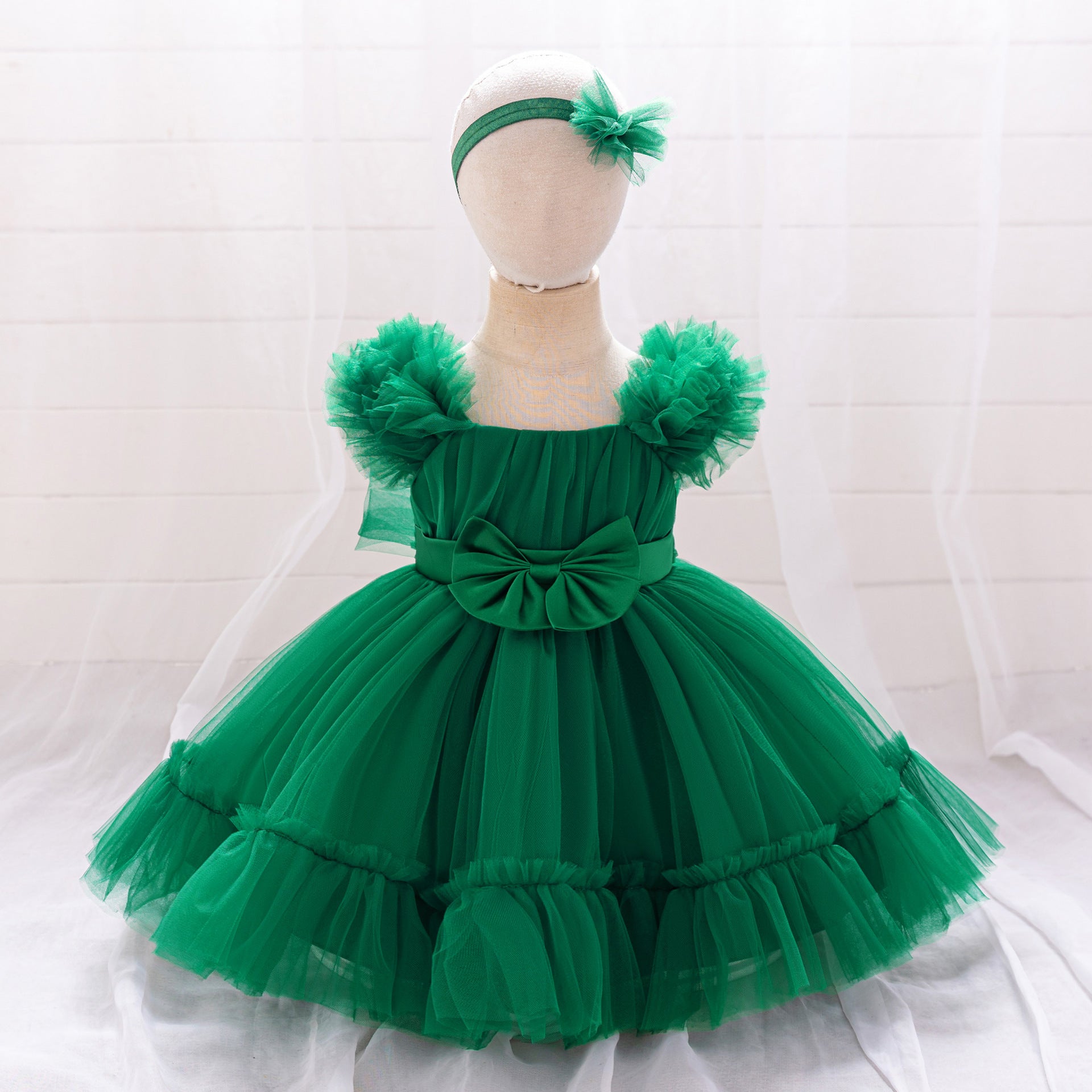 European and American infant dresses, princess dresses, baby year-old scratching pleated mesh, fluffy dress dresses, children's 100-day wash dresses