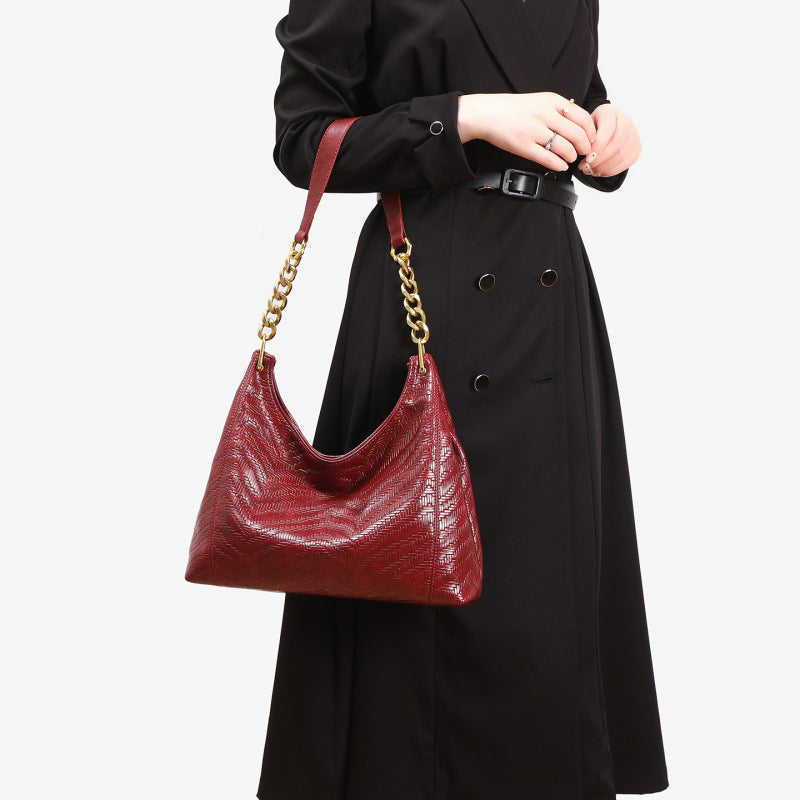 Large-capacity commuter women's bags, woven new tote bags, autumn and winter high-end sense niche retro messenger single shoulder armpit bags