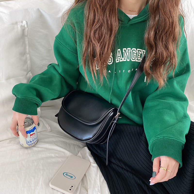 Retro temperament versatile shoulder messenger bag