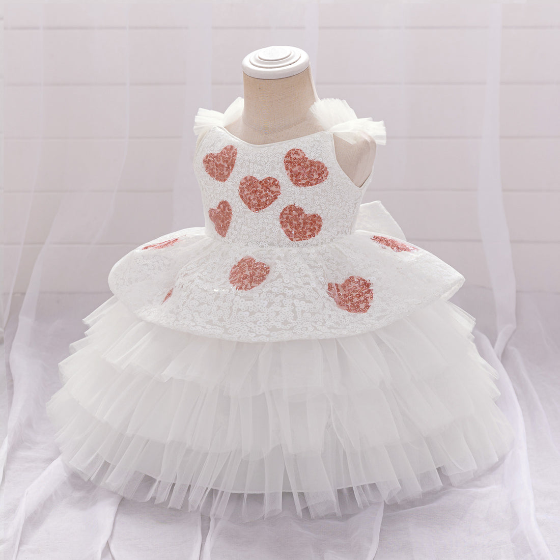 Girls' dress European and American flying sleeves fluffy cake princess dress host piano performance catwalk dress factory wholesale