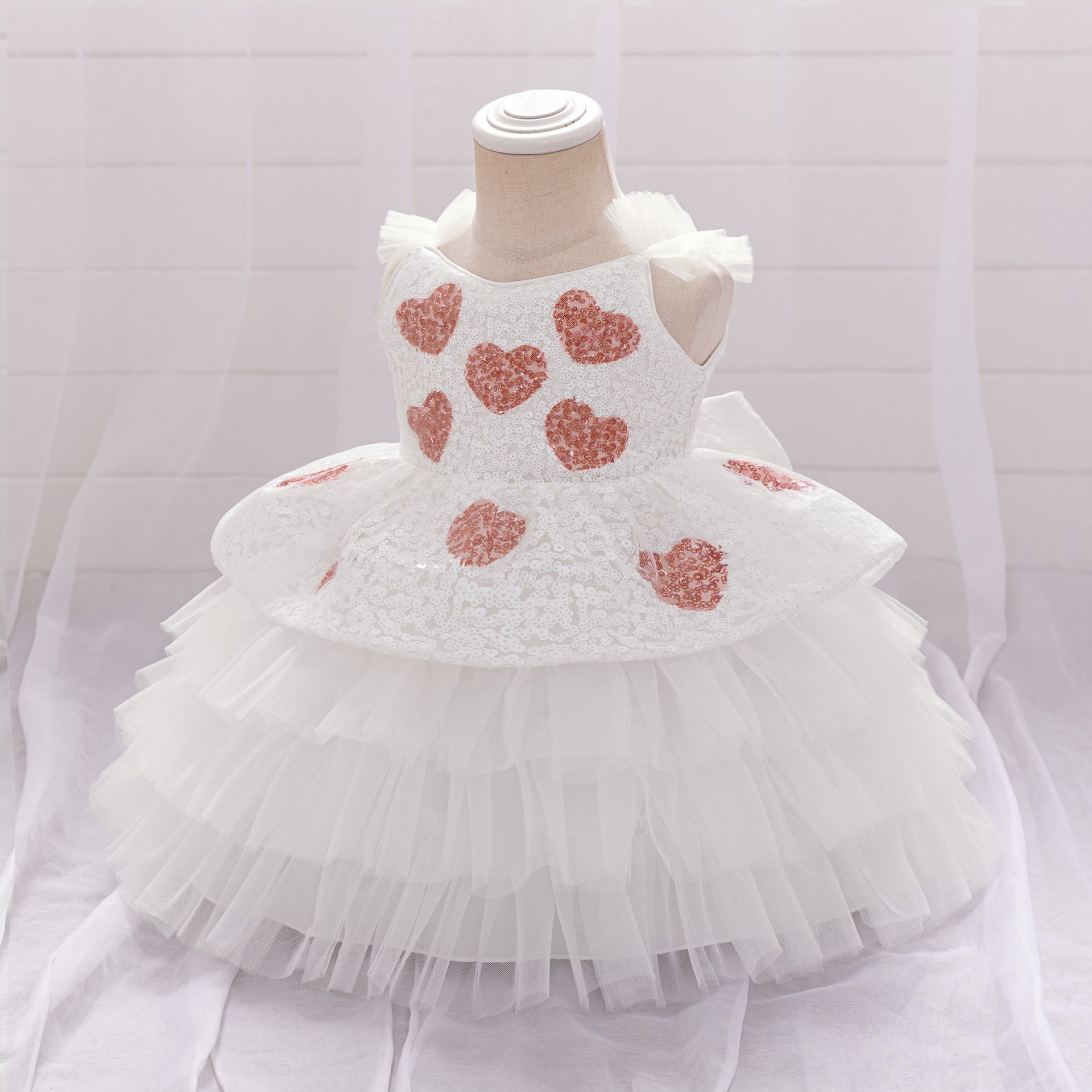 Girls' dress European and American flying sleeves fluffy cake princess dress host piano performance catwalk dress factory wholesale