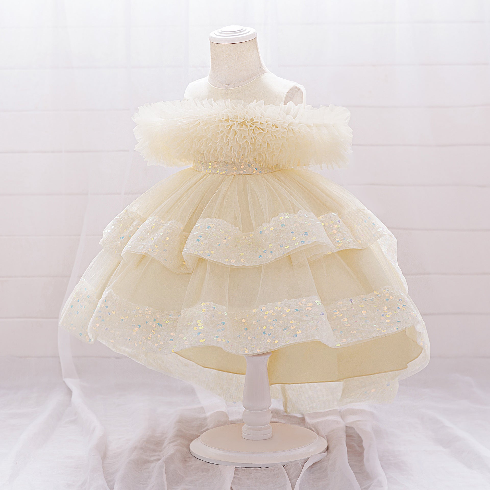 Amazon baby dress sequined fluffy bow princess dress baby year old banquet dovetail wash dress