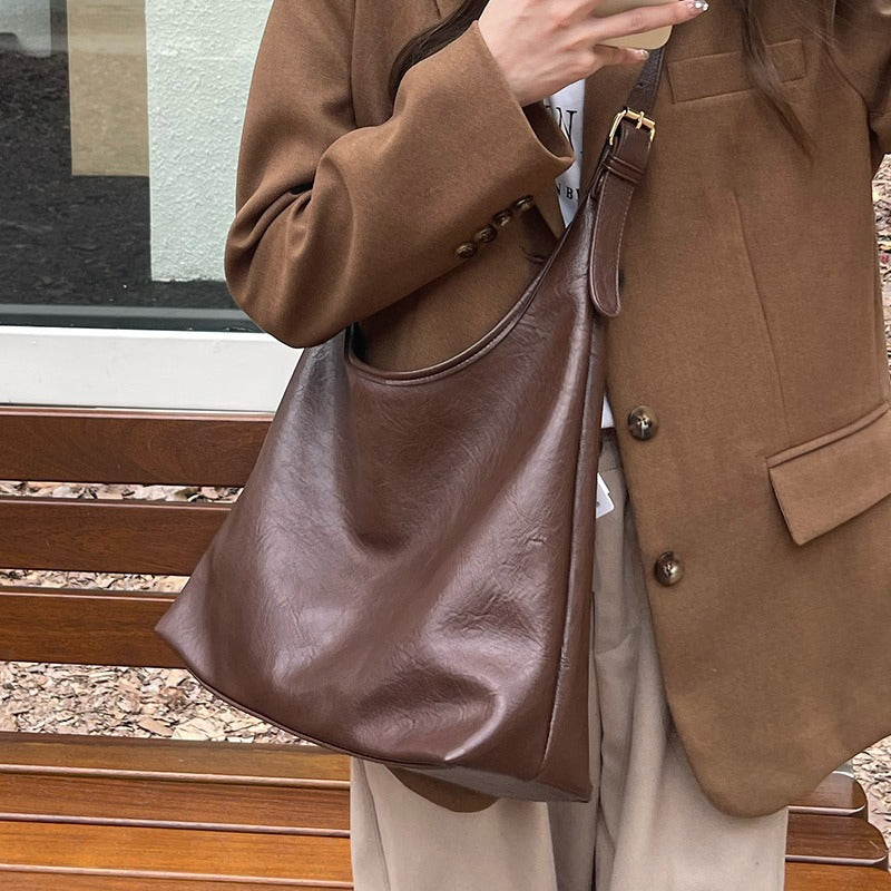 Retro Soft Leather Shoulder Bag – Spacious & Versatile
