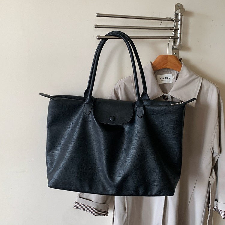 Large-capacity commuter tote bag, black hand-held short-haul travel bag, light business trip, waterproof, portable luggage bag, female.