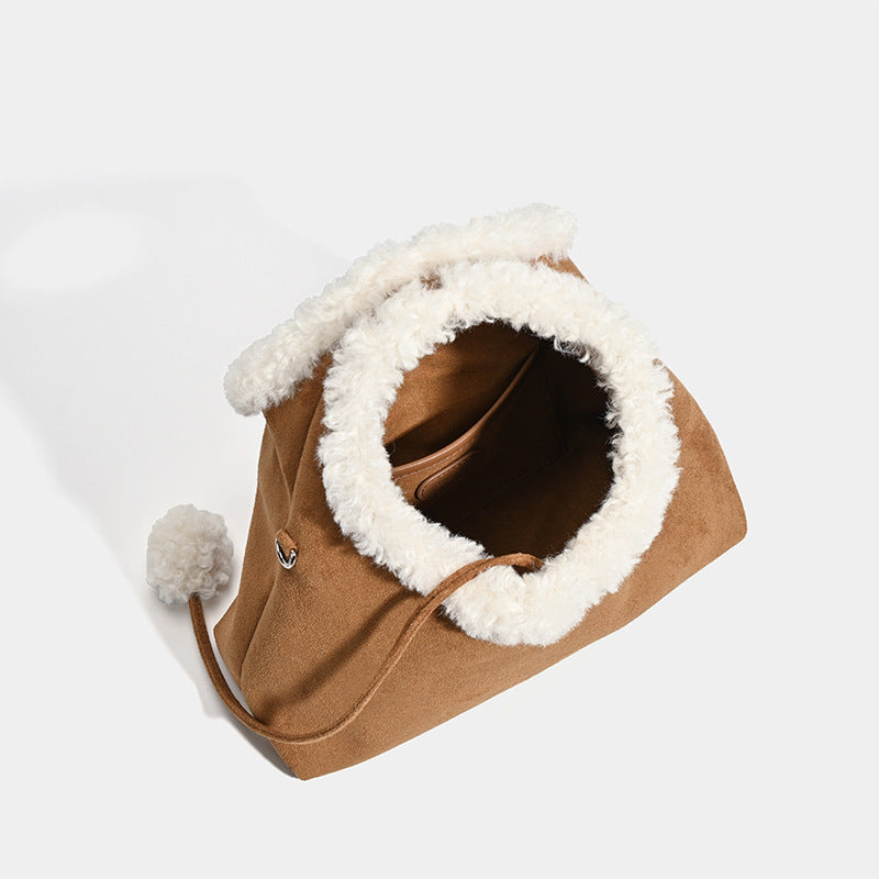 Bag Ladies 2025 New Retro Portable Lamb Wool Bucket Bag Premium Texture Niche Plush Messenger Bag