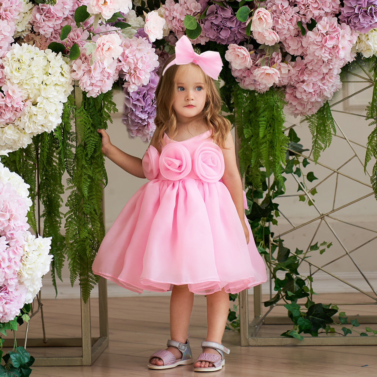 Foreign trade new infant princess dress baby first birthday banquet dress three-dimensional corsage suspender dress