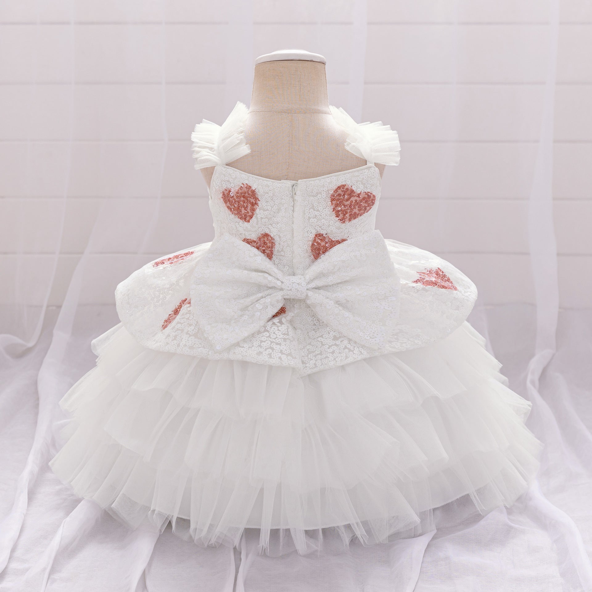 Girls' dress European and American flying sleeves fluffy cake princess dress host piano performance catwalk dress factory wholesale