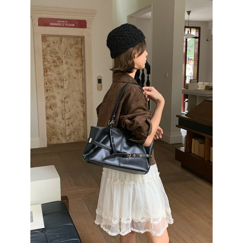 Niche design Korean version armpit bag autumn and winter new large-capacity commuting versatile tote bag locomotive style shoulder bag women