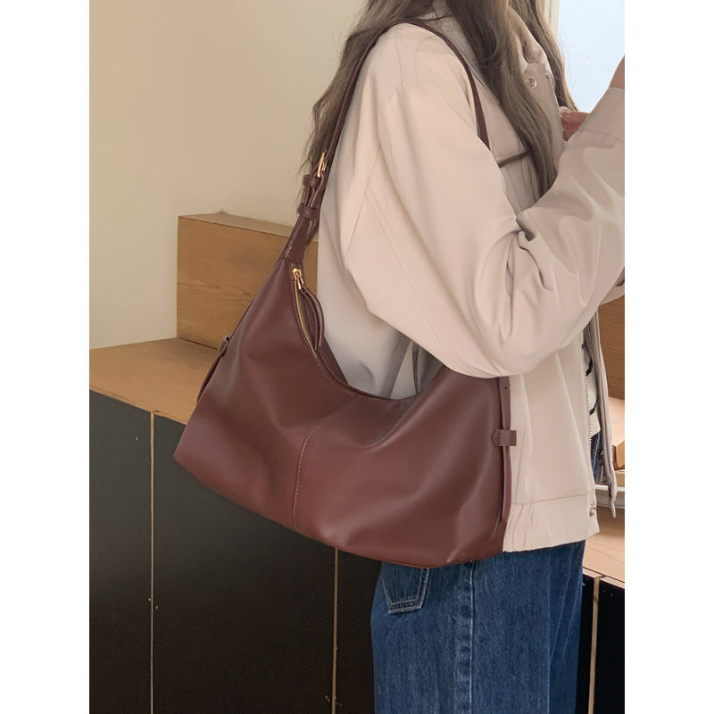 Large capacity versatile Spice Girl locomotive bag personalized leisure shoulder armpit bag commuter shoulder messenger bag tote bag