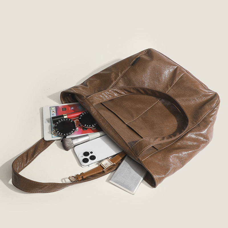Trendy Oil Wax Shoulder Bag – Spacious & Stylish