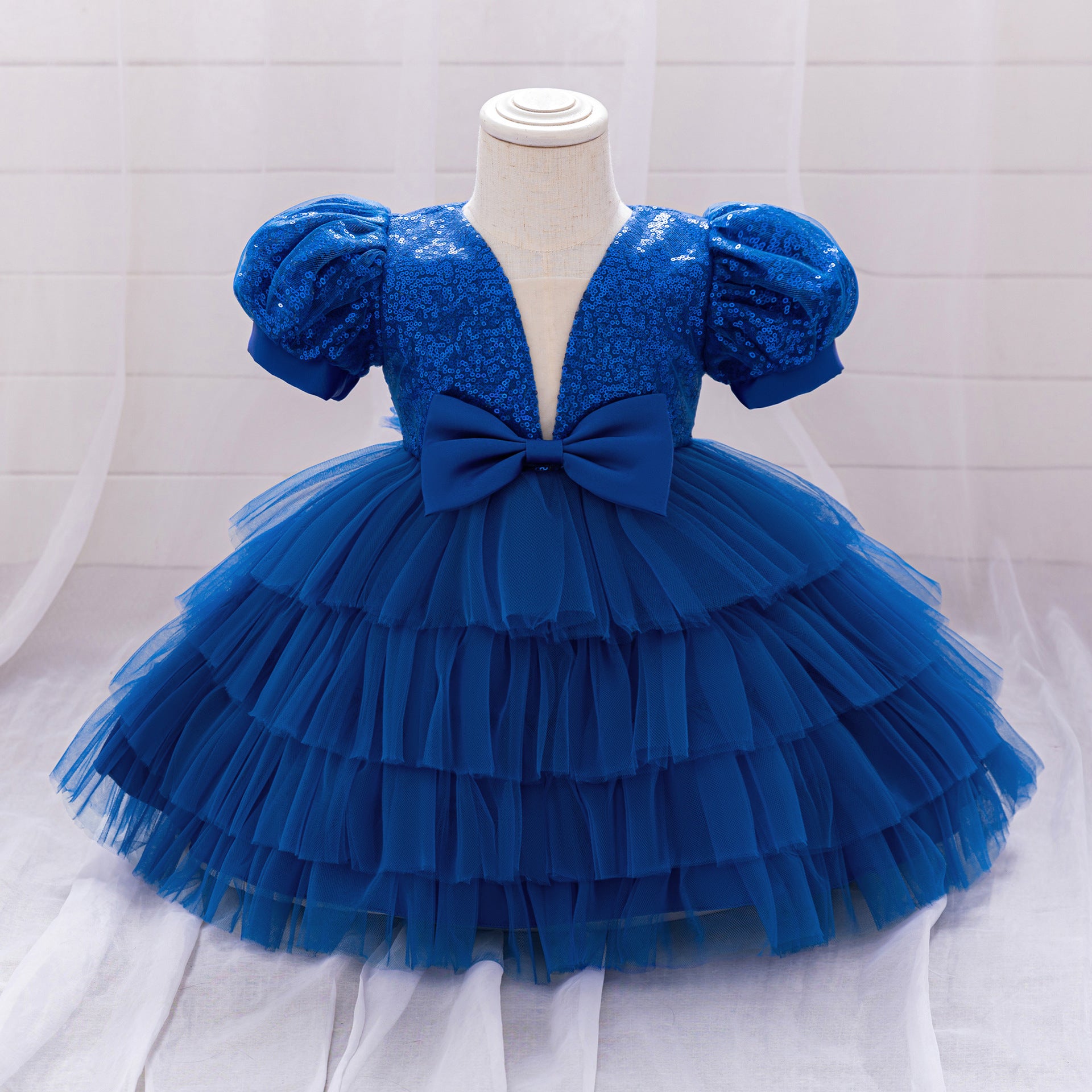Foreign trade new children's dress dress, girls' wedding dress, flower girl princess dress, sequined medium and small children's dress will be sent on behalf of others.