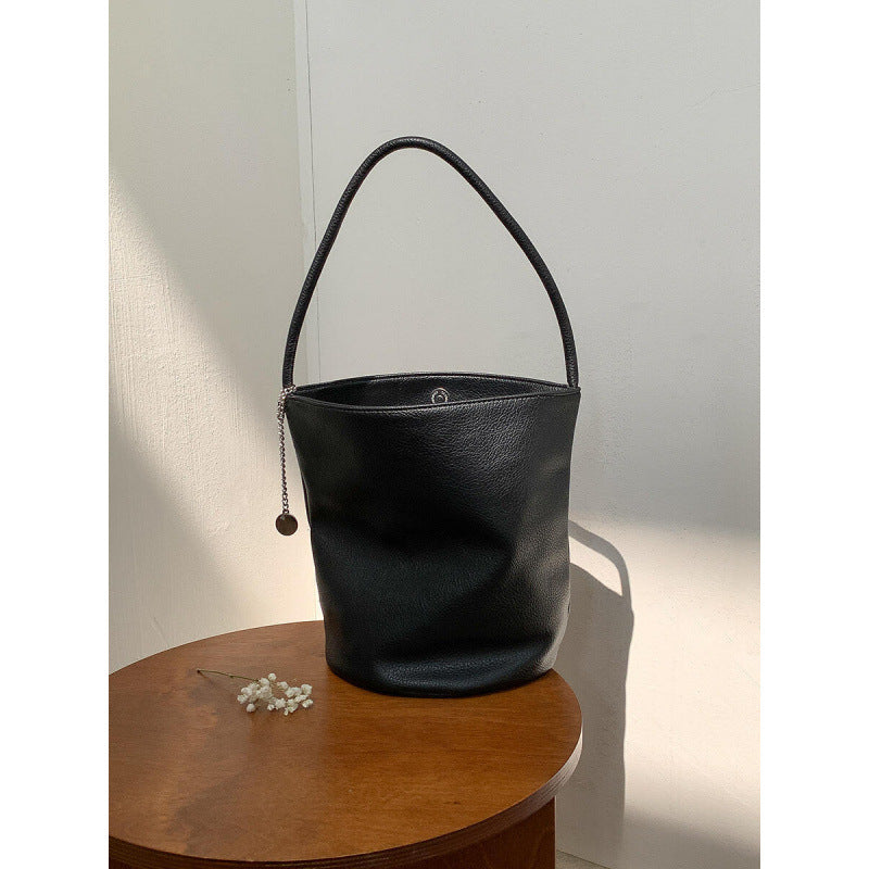 Bag 2025 new Korean niche design high-end portable bucket bag fashionable autumn and winter with shoulder armpit bag