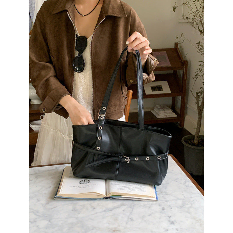 Niche design Korean version armpit bag autumn and winter new large-capacity commuting versatile tote bag locomotive style shoulder bag women