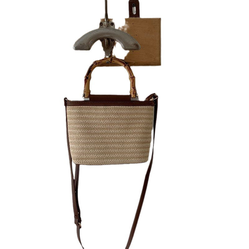 Hand-Woven Straw Bucket Bag – Chic & Lightweight