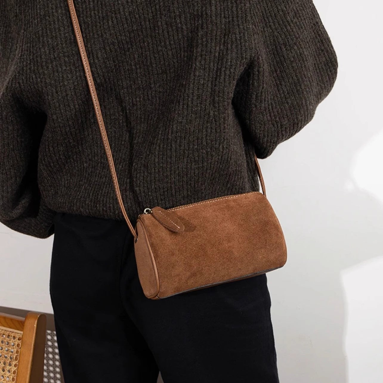 2025 autumn and winter new retro suede cylinder bag matte bag single shoulder oblique span women's bag small round bag mobile phone bag
