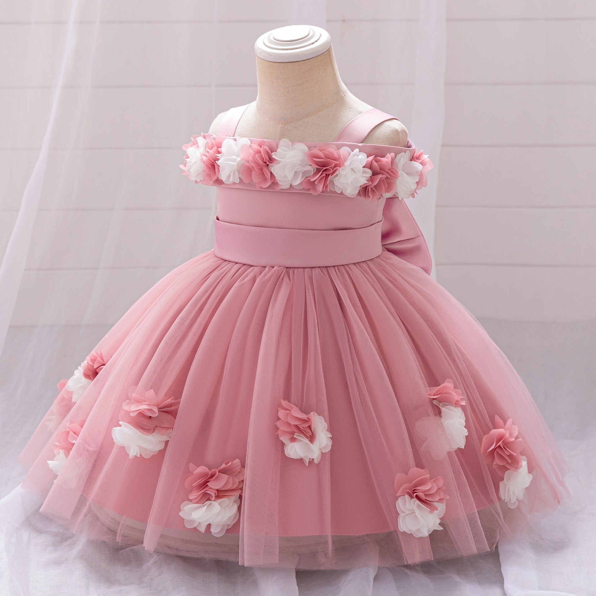 New one-year-old baby princess dress infant three-dimensional flower one-word shoulder mesh dress baby girl performance dress