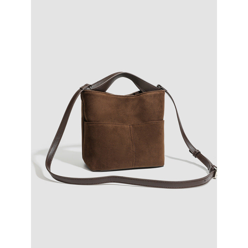 Retro flannel large-capacity bucket commuter shoulder underarm tote bag women's 2025 new public design messenger bag bag