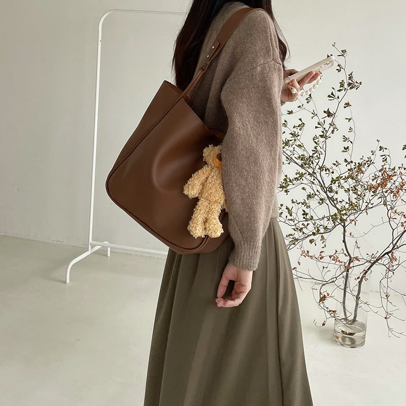 Retro Large-Capacity Shoulder Tote – Chic & Versatile