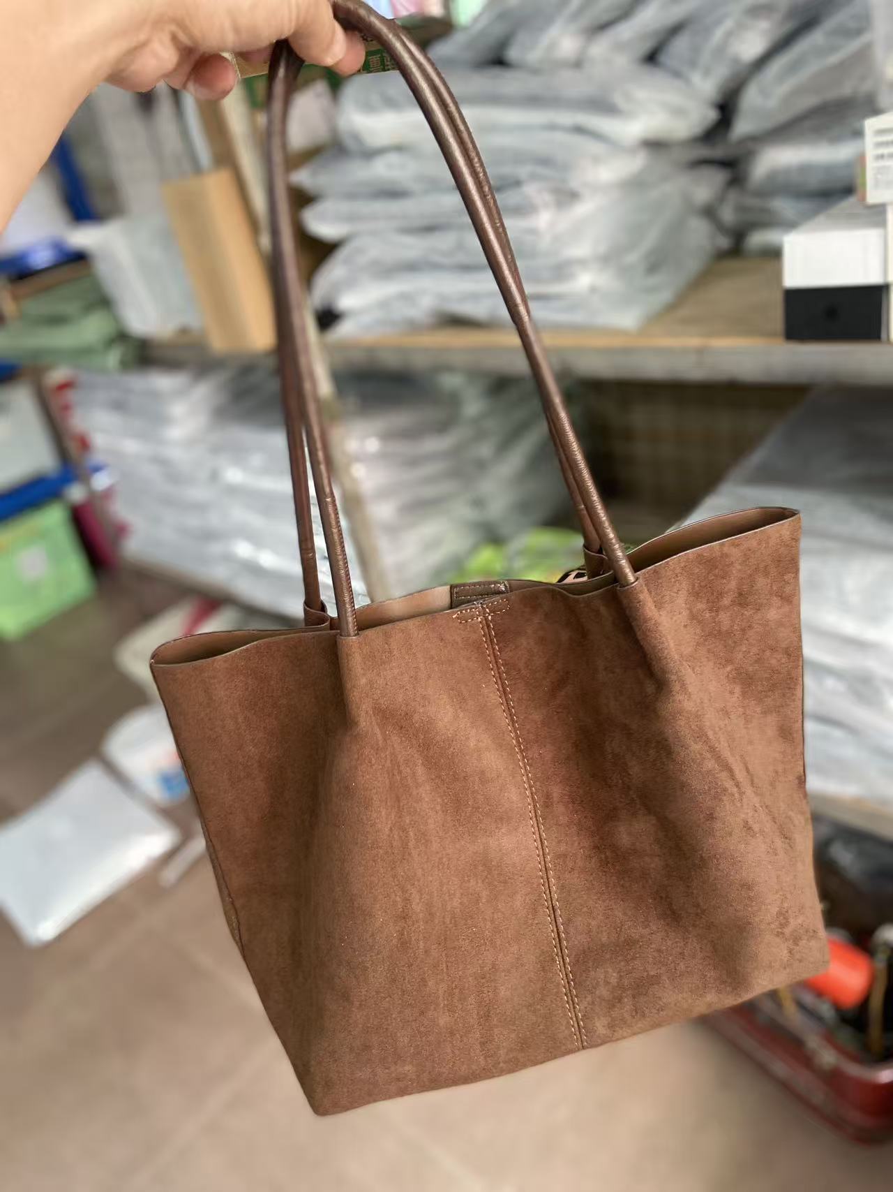 Autumn and winter retro tote bag women's 2025 new shoulder bag, high-end sense, large-capacity work commute armpit bag