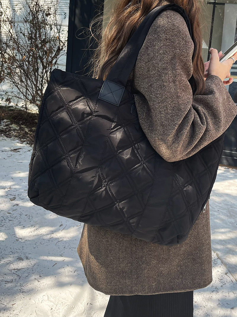 Winter Essentials Tote - The Versatile Commuter Bag