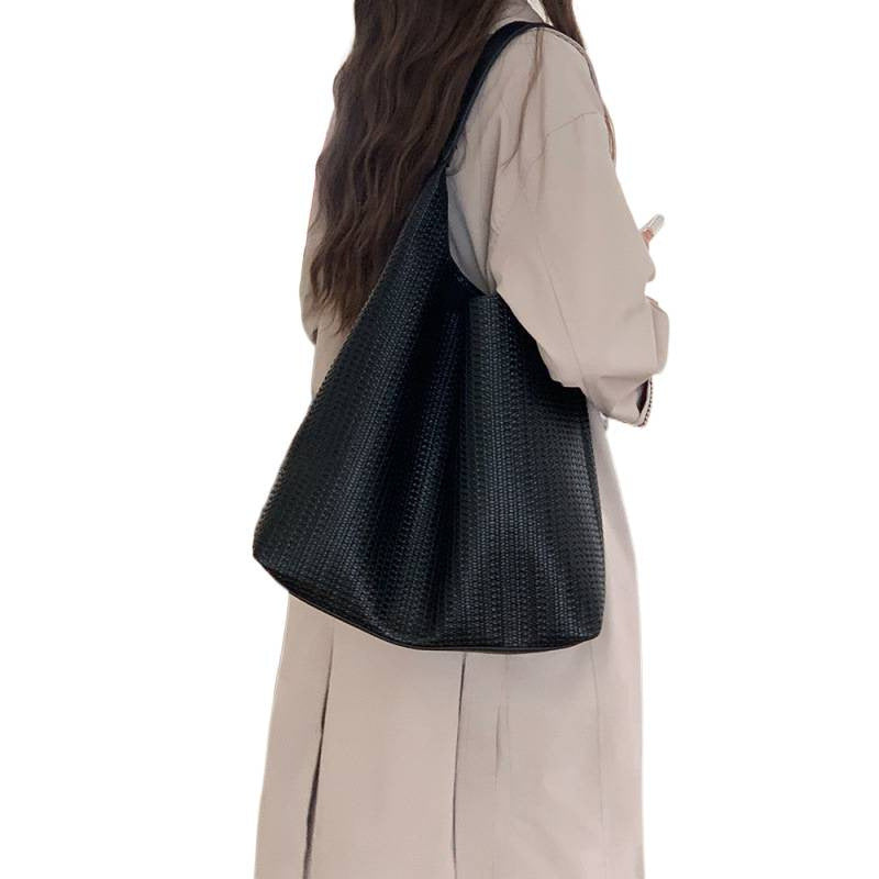Large-capacity bag women's 2025 autumn and winter new simple casual soft leather shoulder underarm bag retro commuter mother and child bag