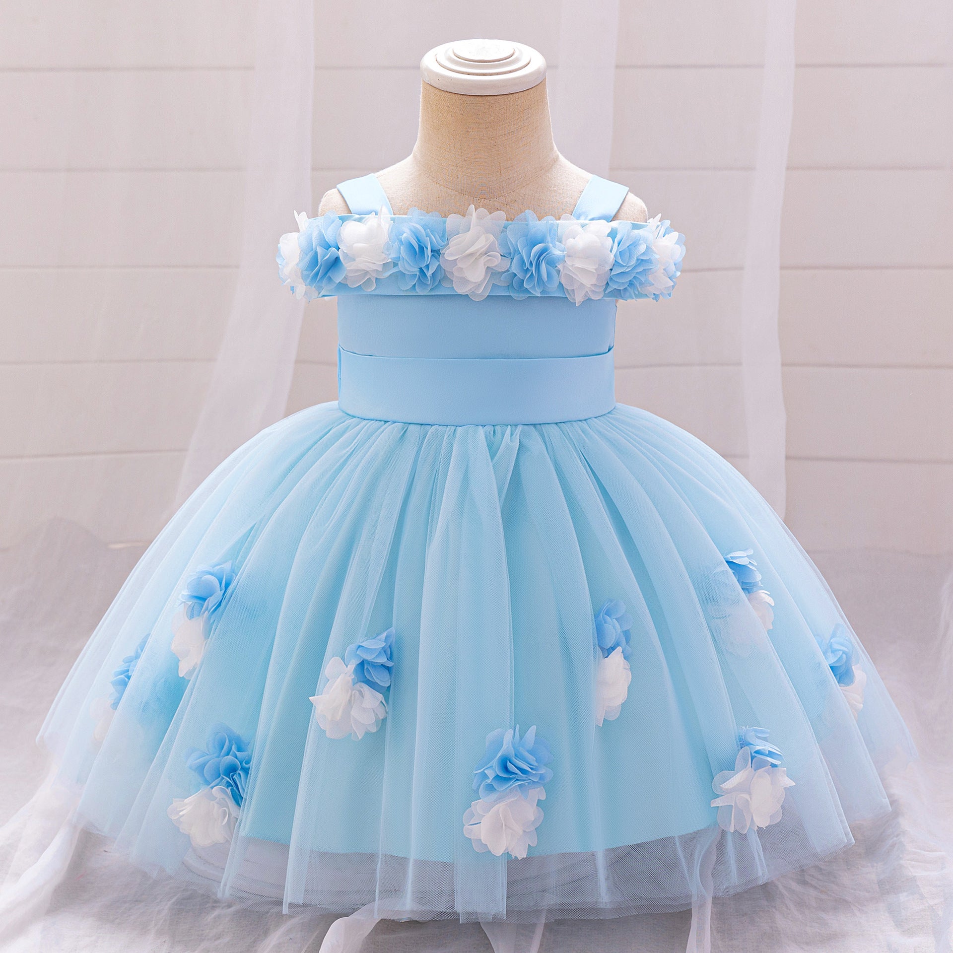New one-year-old baby princess dress infant three-dimensional flower one-word shoulder mesh dress baby girl performance dress