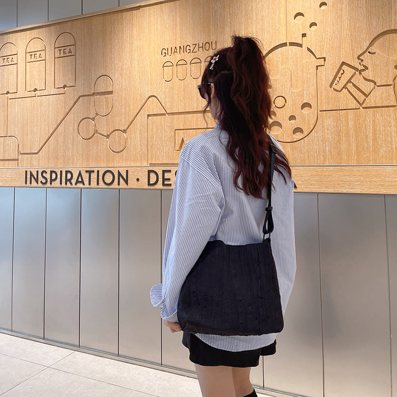 2025 new Korean college style light and simple large-capacity pleated fashion canvas commuter single shoulder oblique span women's bag