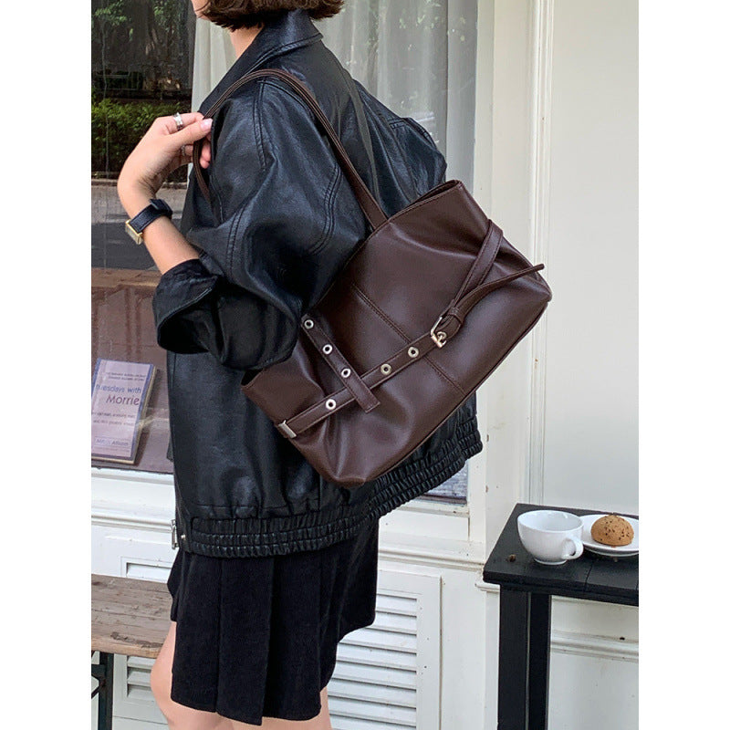 Niche design Korean version armpit bag autumn and winter new large-capacity commuting versatile tote bag locomotive style shoulder bag women