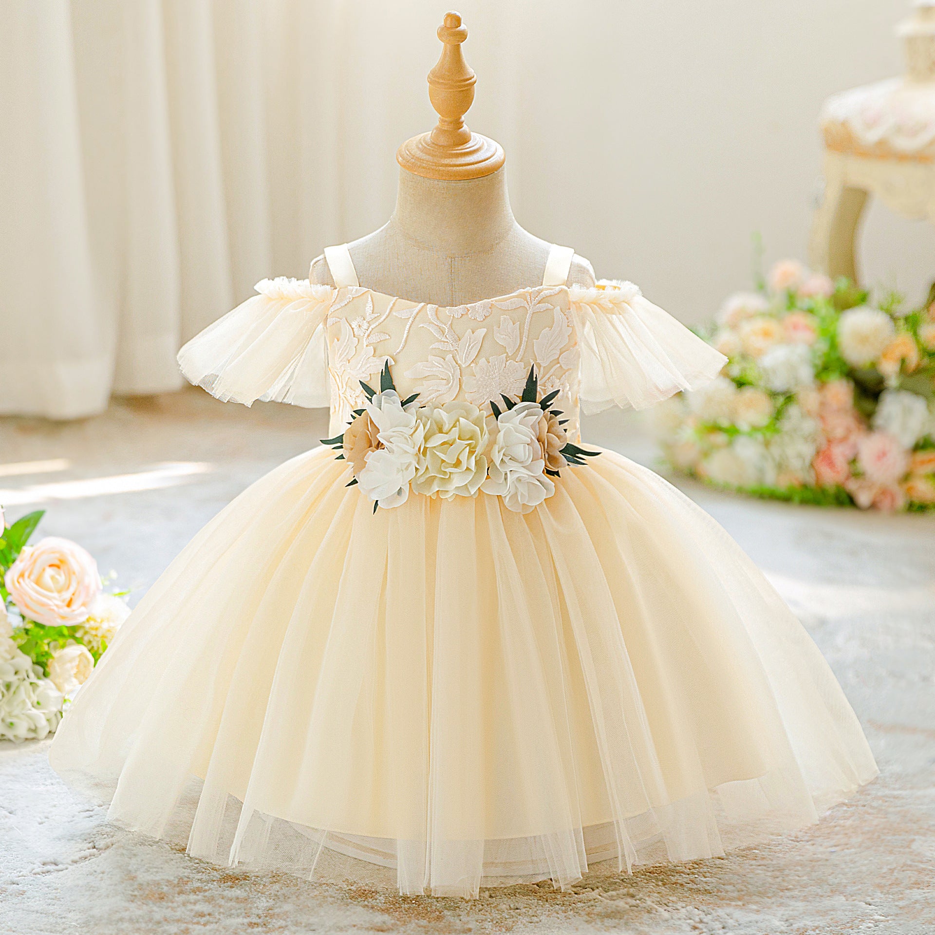 Cross-border spot fluffy gauze skirt girls' dress birthday one-year-old performance dress suspender dress children's princess children's clothing