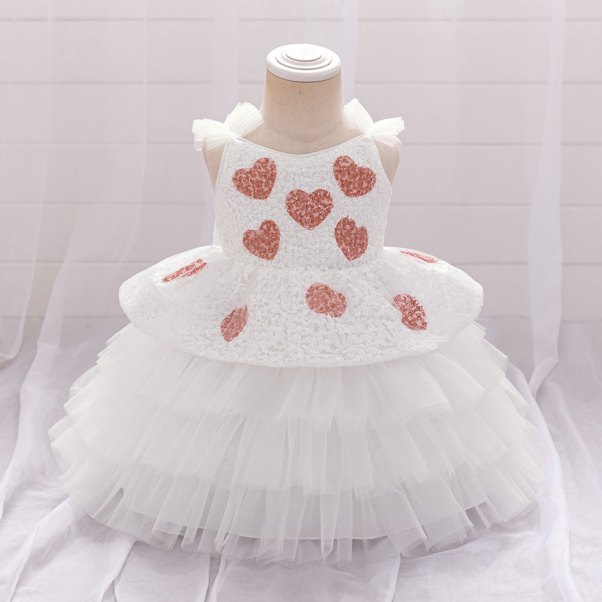 Girls' dress European and American flying sleeves fluffy cake princess dress host piano performance catwalk dress factory wholesale