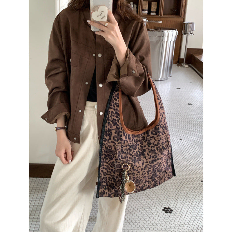 2025 new leopard print lazy wind canvas bag women's large-capacity commuting shoulder handbag casual versatile tote bag